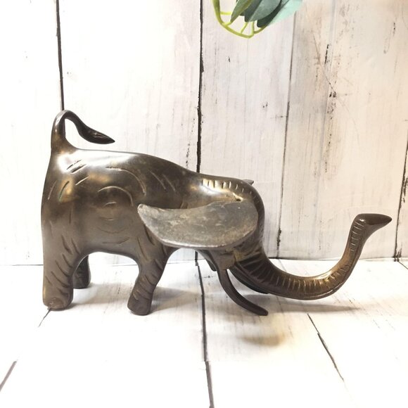 Large Sitting Brass Elephant Brutalist Carved India Trump Up Large Ears Long Tru - Picture 8 of 13